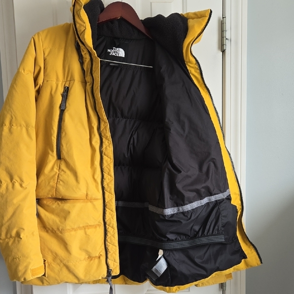 The North Face Women's Mustard Puffer Jacket - Picture 3 of 5